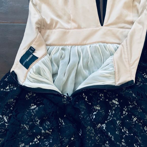 ASOS Petite Black & Cream Sheer Lace Open Back Halter Top Prom Dress | Size: 6/8 - Picture 9 of 11